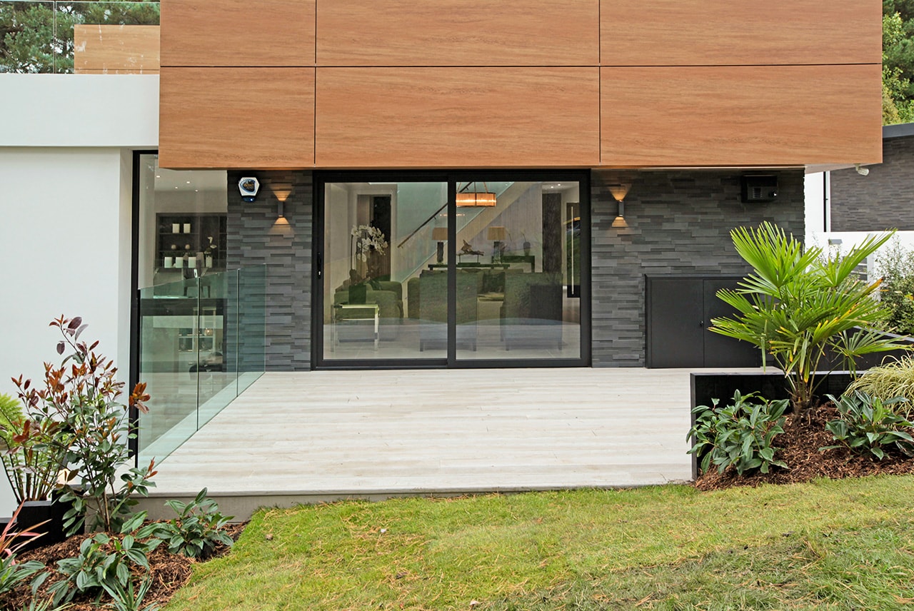 Norstone Aksent 3D Grey Stone Veneer creating lots of texture on a patio wall